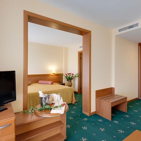 Hotel Palas مامايا المظهر الخارجي الصورة