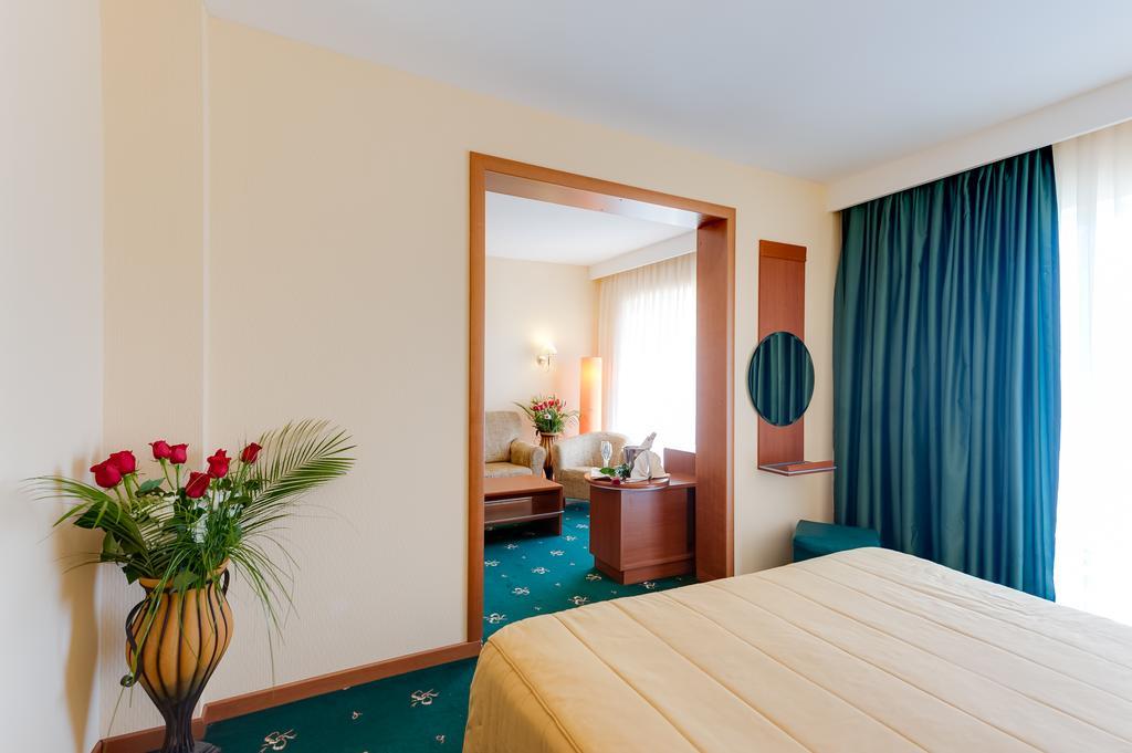 Hotel Palas مامايا المظهر الخارجي الصورة