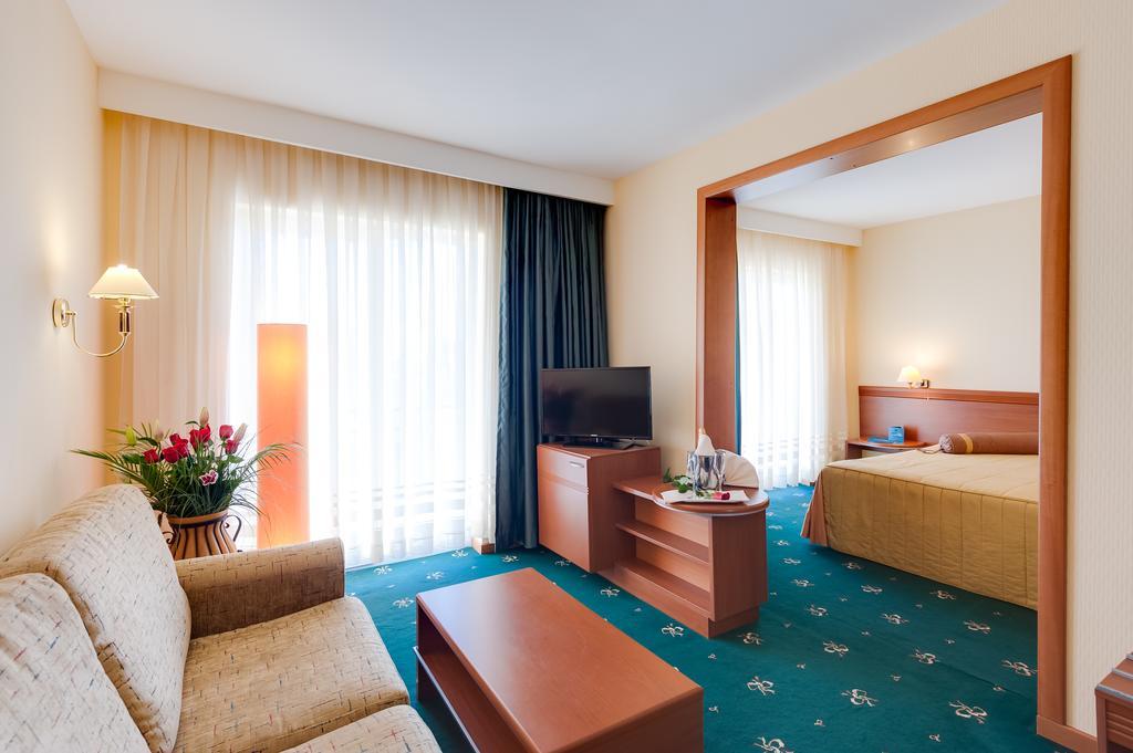 Hotel Palas مامايا المظهر الخارجي الصورة