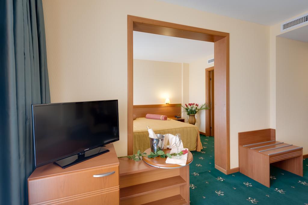 Hotel Palas مامايا المظهر الخارجي الصورة